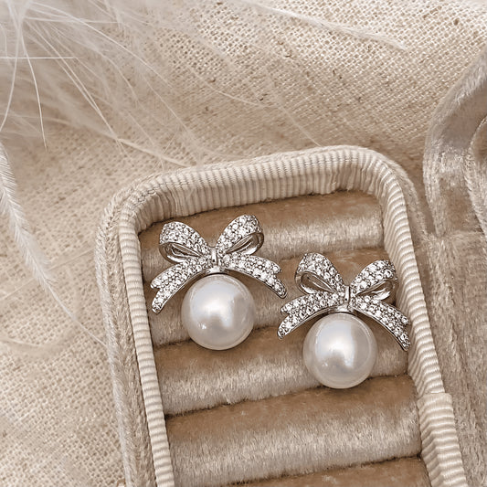 Chérie Bow Pearl Studs